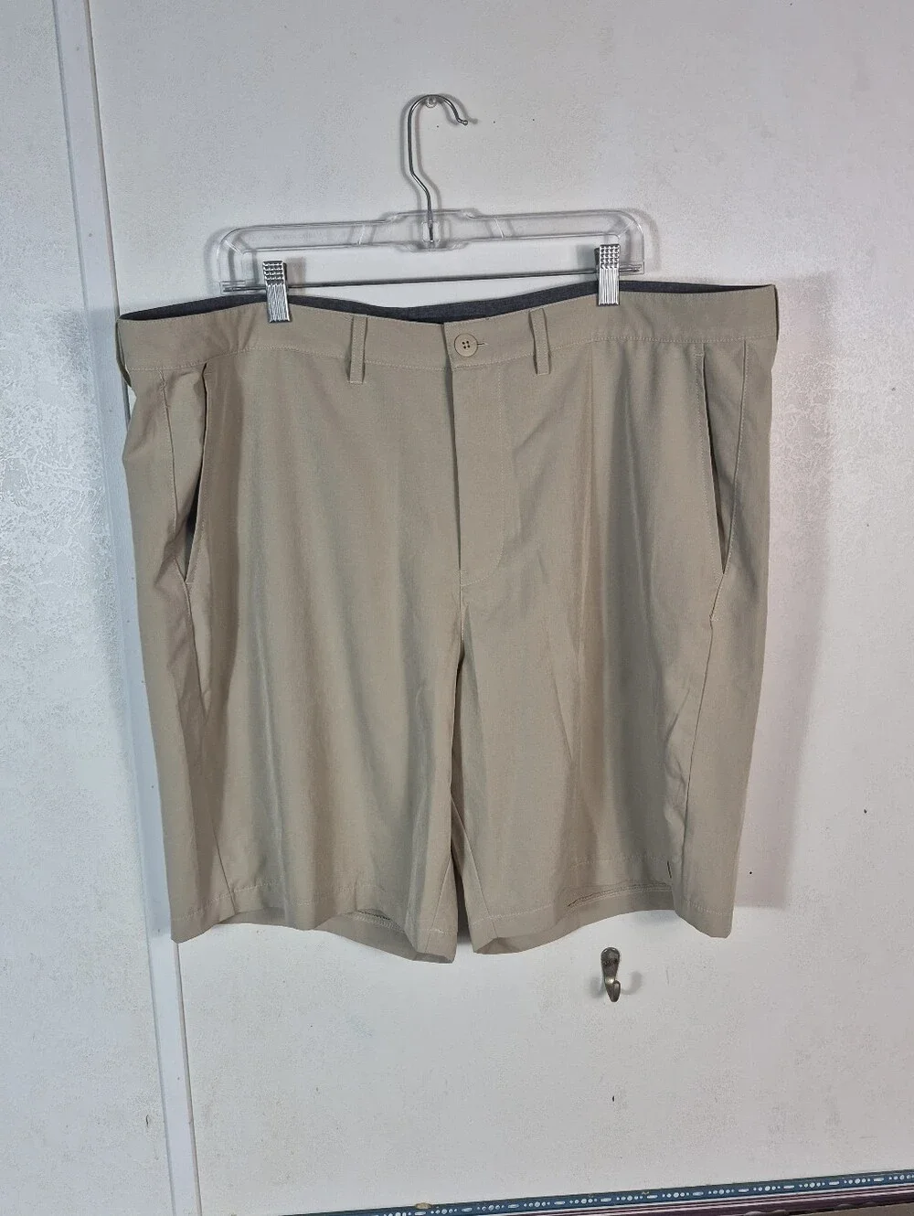 Quicksilver Men's Beige Tan Flat Front Shorts 42